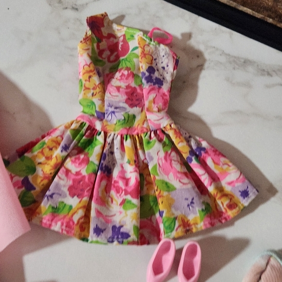 Vtg BARBIE HUGE LOT Clothes Shoes Hangers Accessories Outfits Gymnastics Tennis - Picture 8 of 16